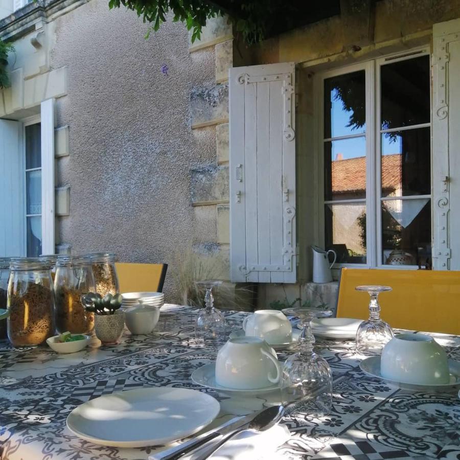 Bed and Breakfast La Jariette Airvault Exterior foto